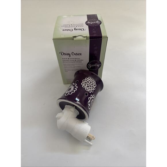 DAISY CRAZE PLUG IN Portable SCENTSY Wax WARMER Purple White Flowers - Picture 1 of 8